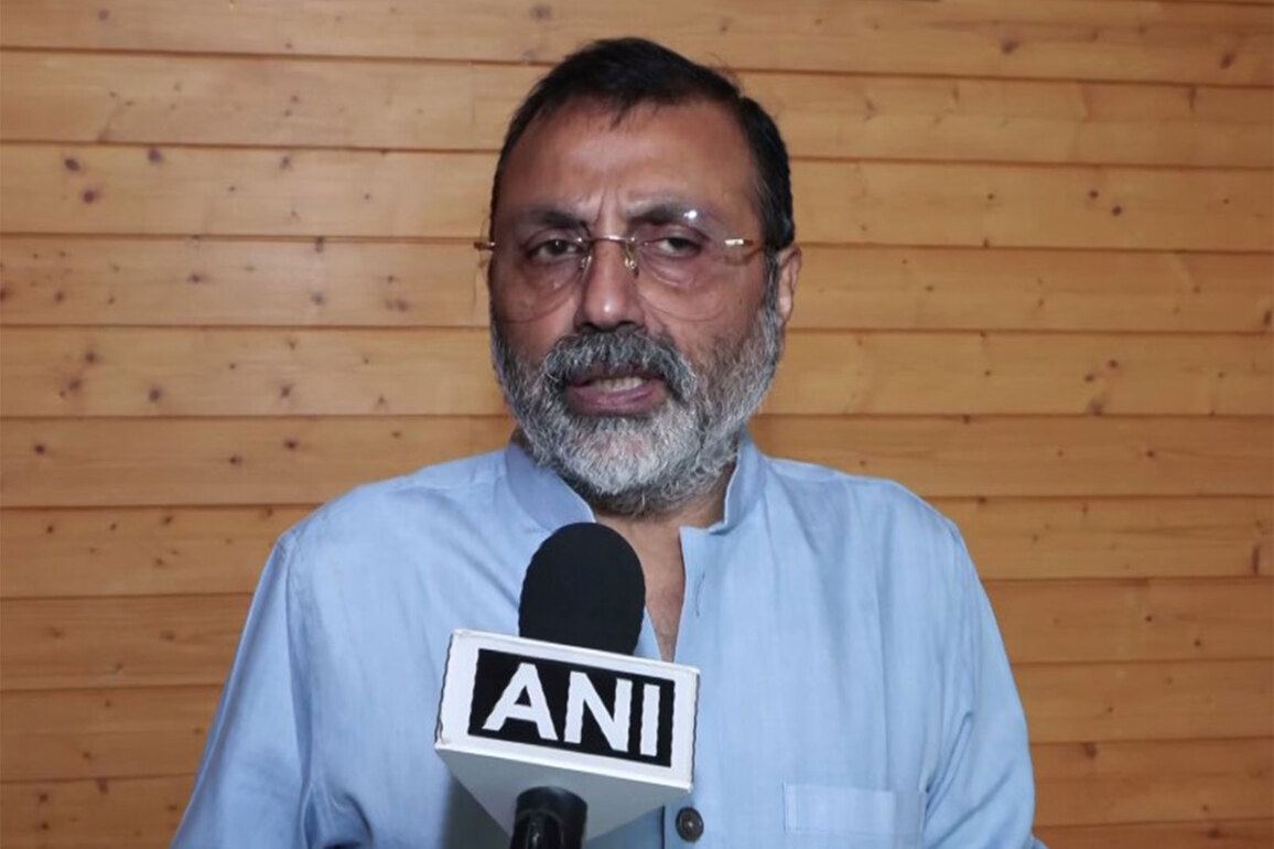 "Nehru-Gandhi family or Congress are at root of all national issues": BJP MP NIshikant Dubey