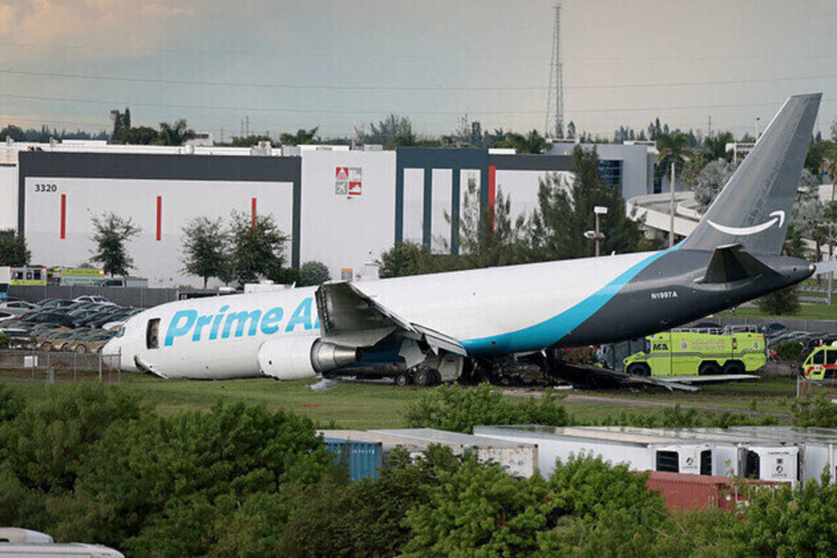 Five killed in plane crash in Miami 