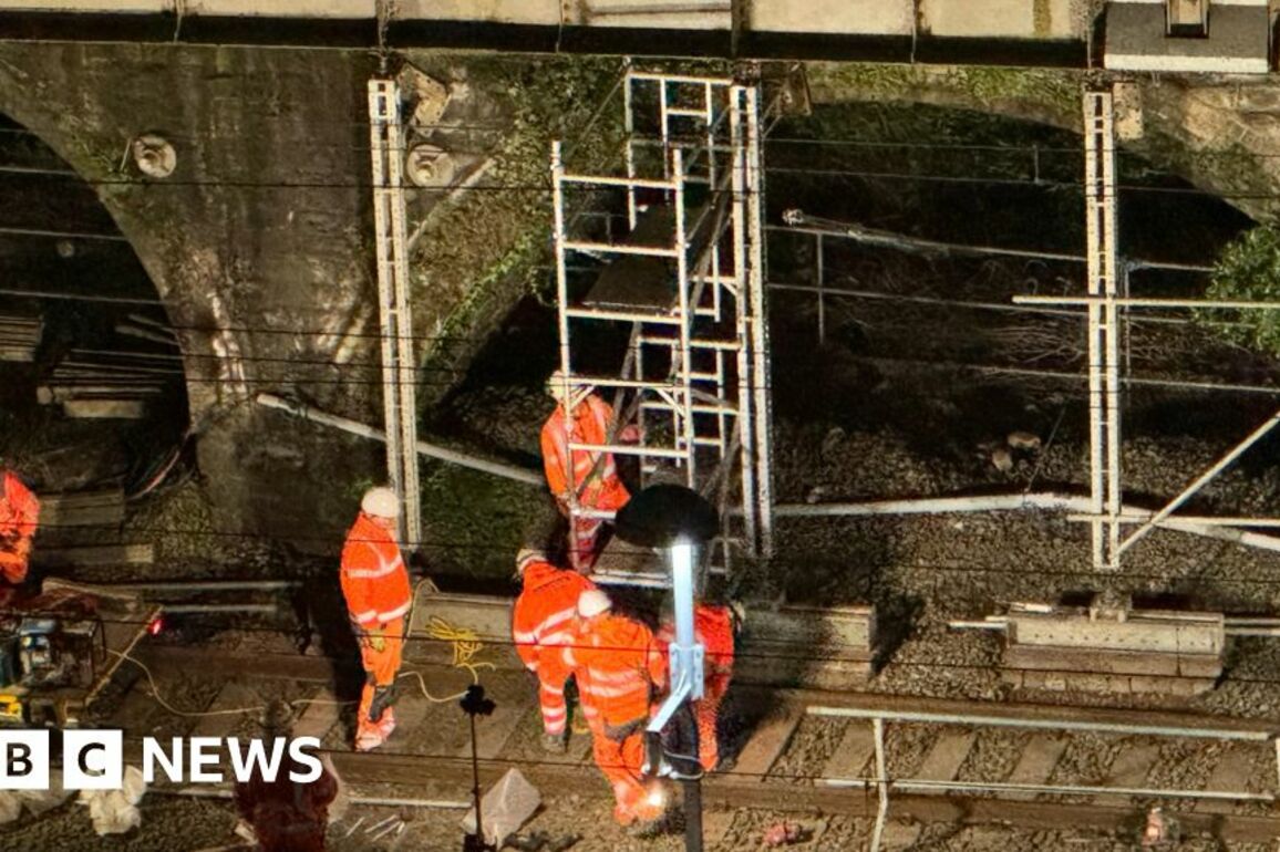 Cardiff - Third day of rail disruption for bridge repairs