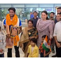 Bihar Sports Minister Shreyasi Singh felicitates Hockey U-18 Asia Cup gold medalist Sawan Kumar