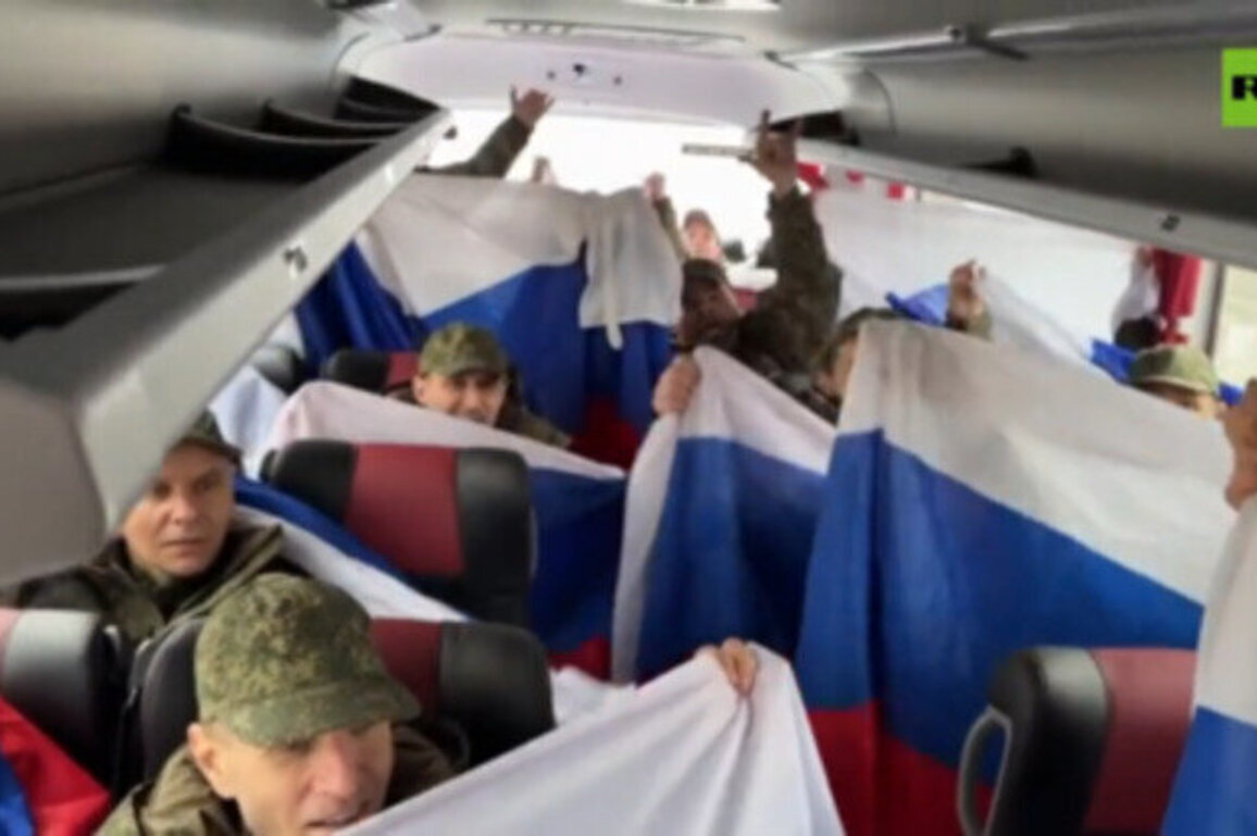 Russia and Ukraine exchange 350 POWs ahead of Orthodox Easter - MOD (VIDEO)
