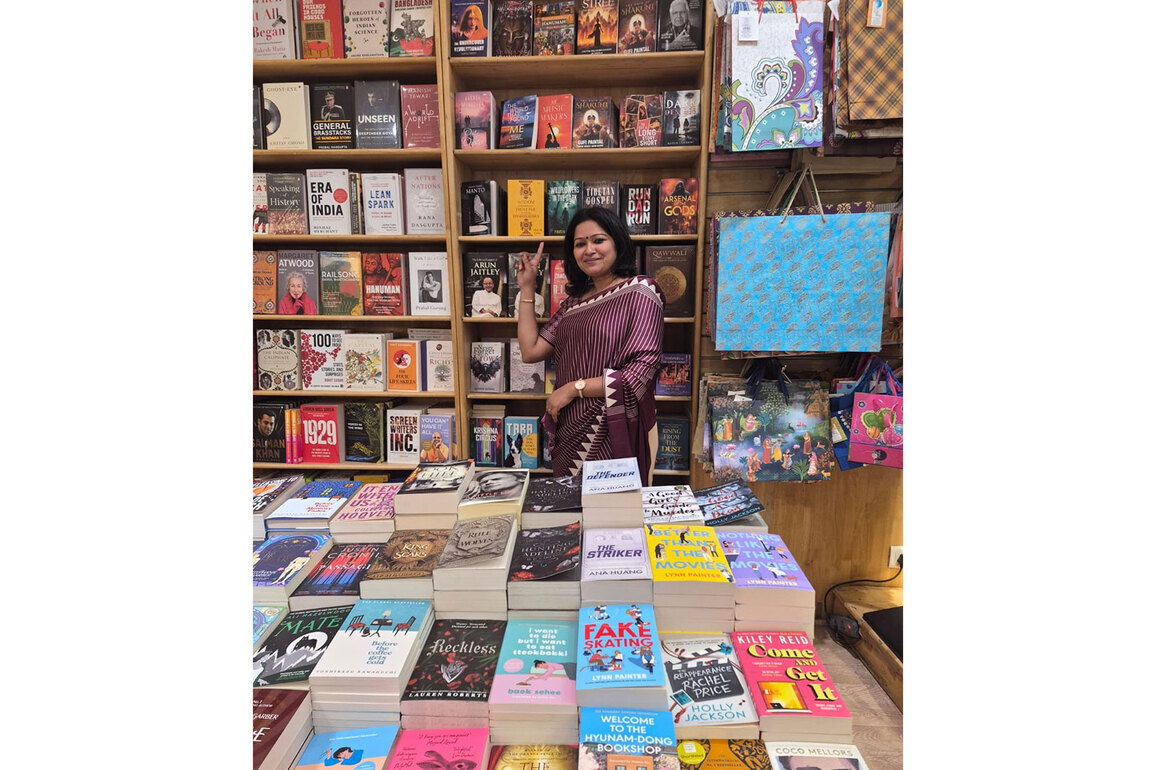 Prachi Garg Launches "Wisdom from Dashavtar" at Om Book Shop: A Modern Take on Ancient Evolutionary Logic