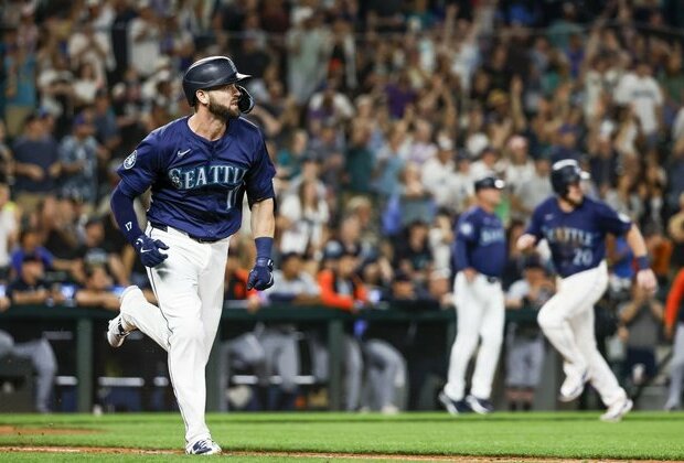 MLB roundup: Mitch Haniger, M's post walk-off win over Tigers