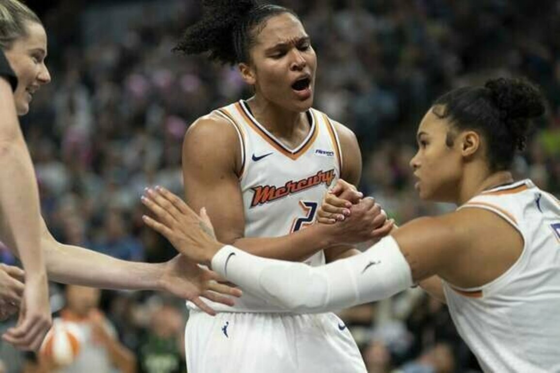 Mercury aim to ride momentum vs. Lynx in pivotal Game 3