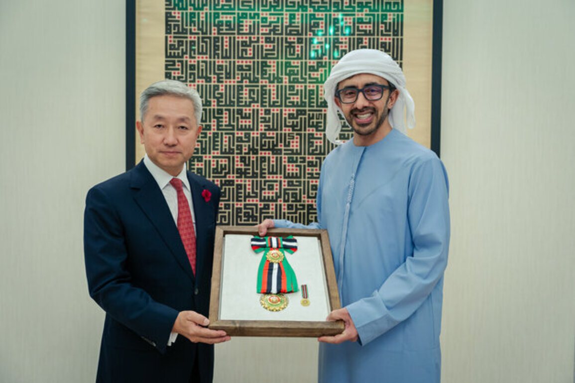 UAE President confers First-Class Order of Zayed II on Chinese Ambassador