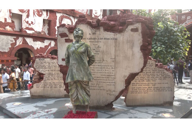 Durga Puja 2025: Kolkata's Suruchi Sangha pandal pays tribute to Bengal's freedom fighters