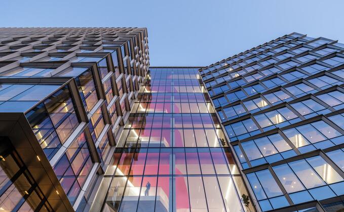 The exterior façade design of Adobe Founders Tower features an external shading system. This maximizes daylight availability and visual comfort to reduce the heat load of the building, which requires less cooling and heating energy