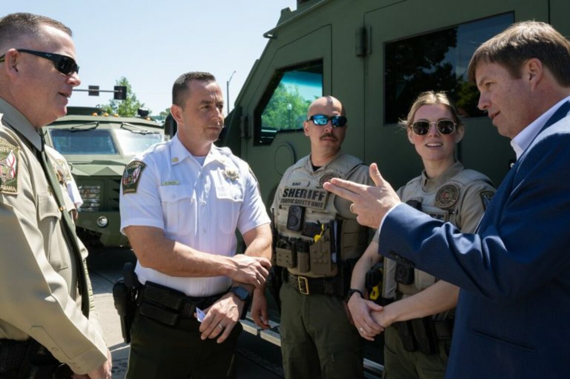 Strong joins bipartisan legislation to support veterans, law enforcement