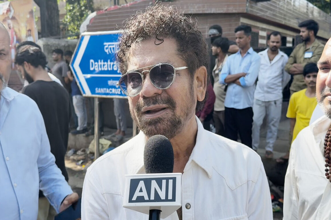 Anees Bazmee mourns Pahlaj Nihalani's demise, calls it a "personal loss"