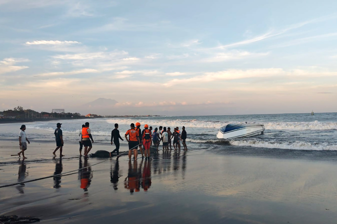 (SpotNews) 2 Chinese nationals confirmed dead in Bali fast boat capsizing accident