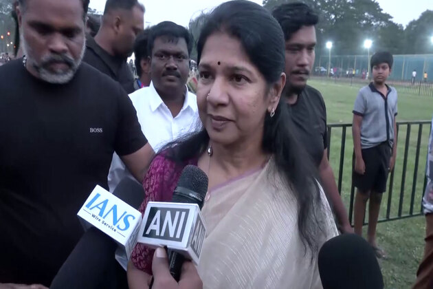 DMK MP Kanimozhi attends Margazhiyil Makkalisai season 6