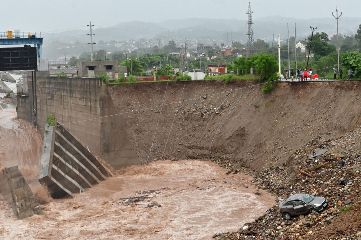 Pakistan: Four killed, one injured in two bridge collapse incidents in Sindh