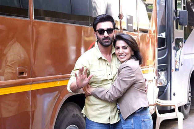 Ranbir's impromptu dance with mom Neetu Kapoor wins hearts