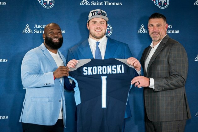 Titans sign 1st-rd pick OL Peter Skoronski, add DT Jaleel Johnson