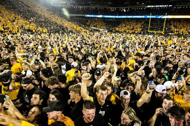 Top 25 roundup: No. 3 Iowa rallies to defeat No. 4 Penn St.