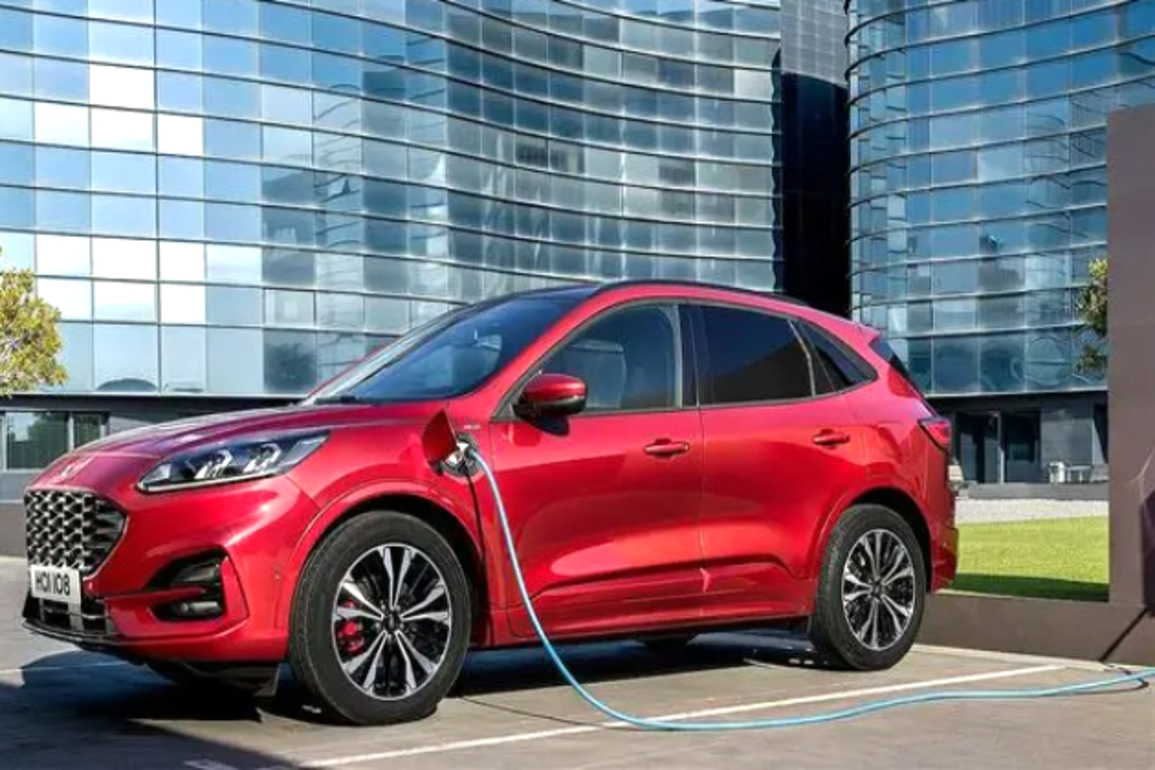 Ford offers software for Ireland Kuga hybrids due to fire risk 