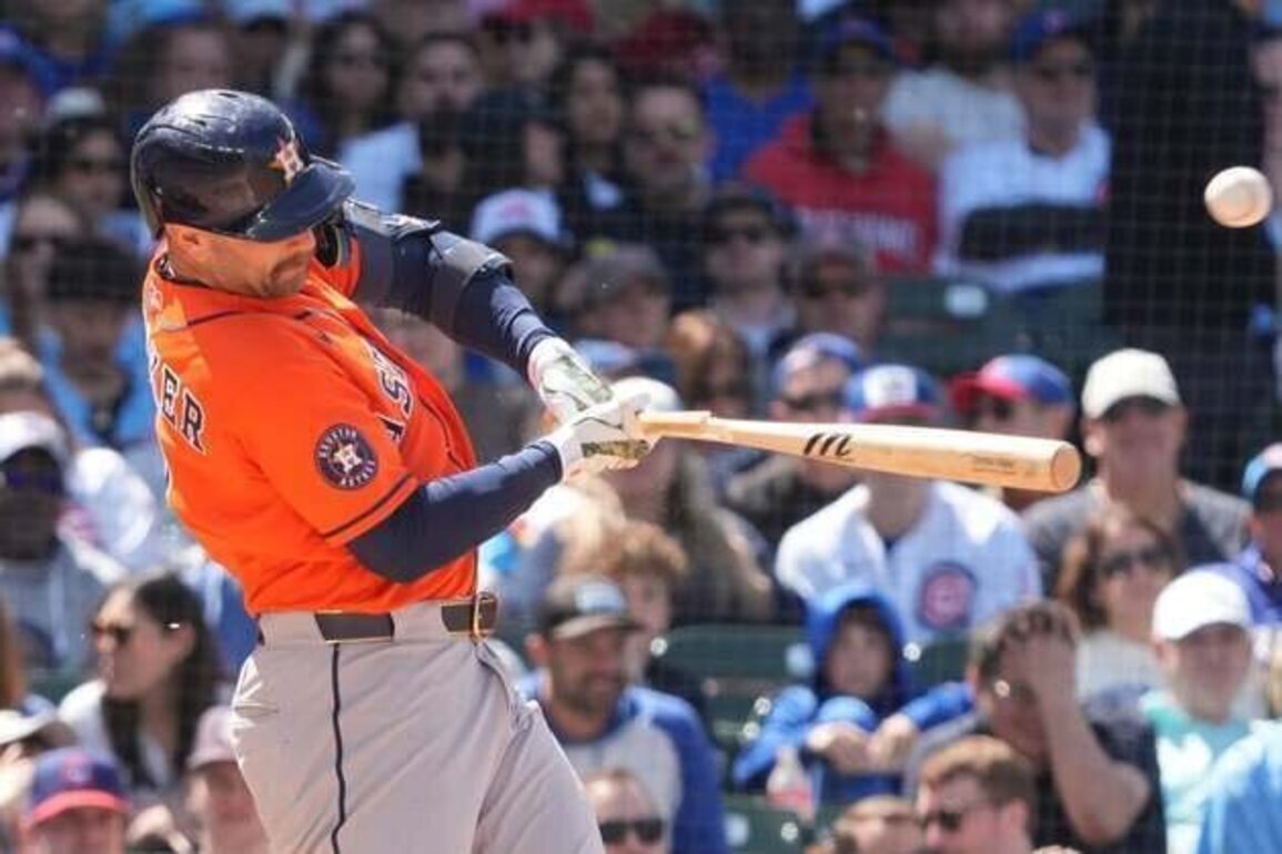Christian Walker homers twice as Astros top Cubs