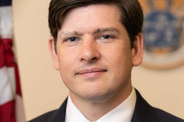 FCC Surprise- Simington Says Hes Exiting Commission