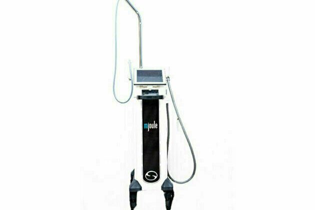 Renowned Plastic Surgeon Dr Monisha Kapoor launches Asia's First MOXI Laser at her Clinic