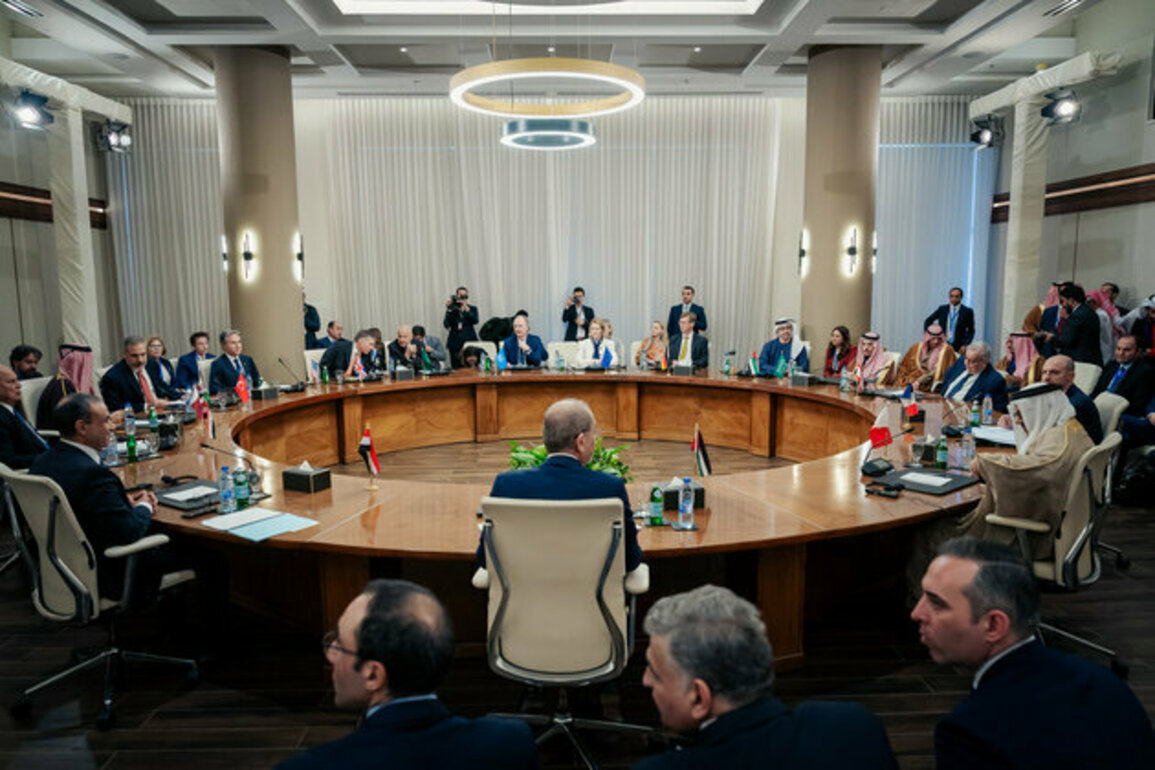 Abdullah bin Zayed participates in Expanded International Ministerial Meeting on Syria