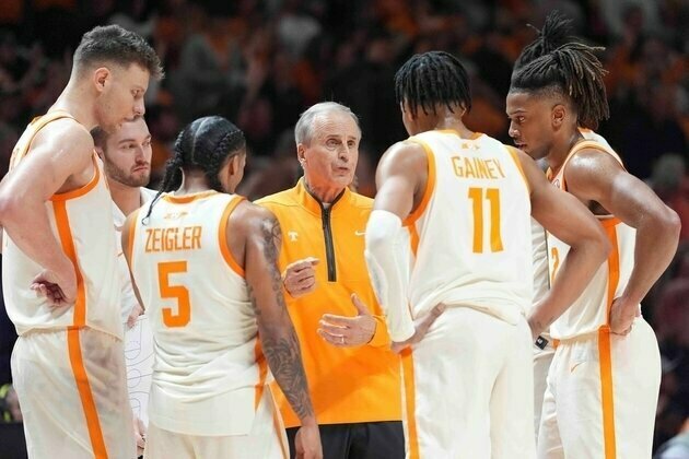 Rick Barnes challenges 'soft' Vols to bring fight to South Carolina