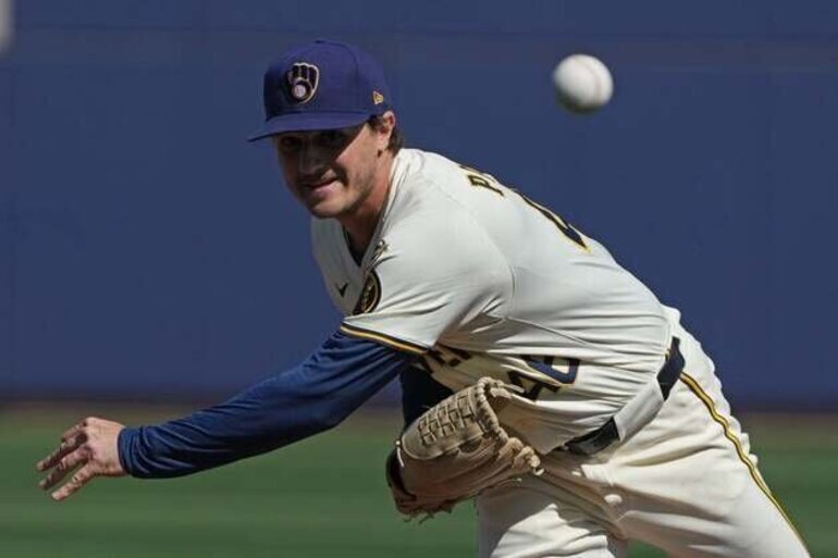 Brewers adjust rotation, recall LHP Thomas Pannone