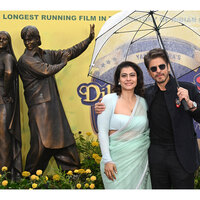 Shah Rukh, Kajol unveil 'DDLJ' bronze statue in London, see pics