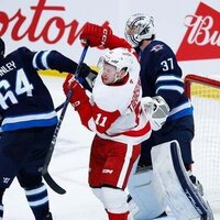 Red Wings ride point streak into clash with Jets