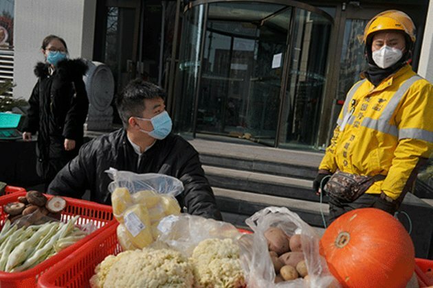 Xi Jinping Dons Face Mask as Beijing Residents Are Told to Stay Home