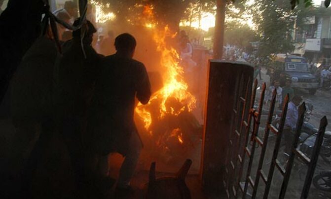 Spectator sets himself on fire and hugs politician Spectator sets himself on fire and hugs politician