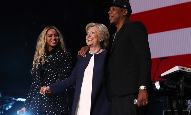 Trump and Clinton tout rival visions of US to seal deal Trump and Clinton tout rival visions of US to seal deal