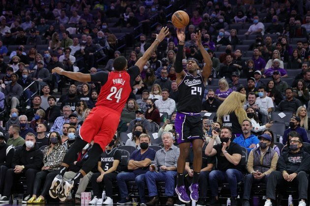 Buddy Hield, Kings edge Blazers in ejection-filled game