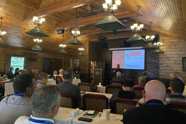 Radio Engineers Unite For Learning at Radiovana