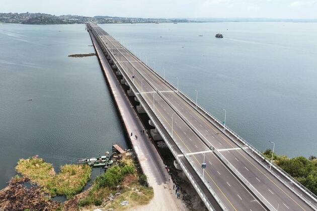 (Hello Africa) Chinese-built mega bridge revives economy in Tanzania