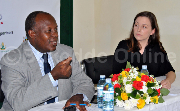 Chris Kaijuka owa Uganda Grain Council ng'annyonnyola egeri gye bagenda okukolagana ne gavumenti. EKIF: HERBERT MUSOKE Chris Kaijuka owa Uganda Grain Council ng'annyonnyola egeri gye bagenda okukolagana ne gavumenti. EKIF: HERBERT MUSOKE