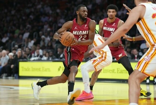 Heat handle Hawks to gain split of two-game series