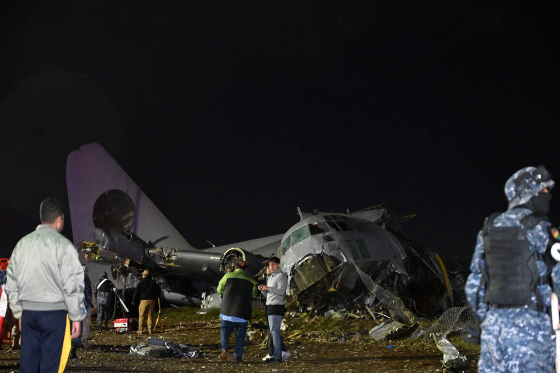 15 killed, 30 injured after Bolivian military plane crashes in El Alto