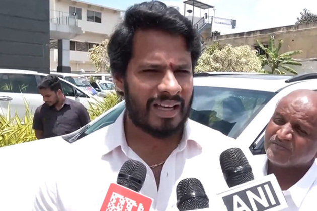 Could have considered "other options": JD (S) leader Nikhil Kumaraswamy on Mysore Darsara inauguration by Banu Mushtaq