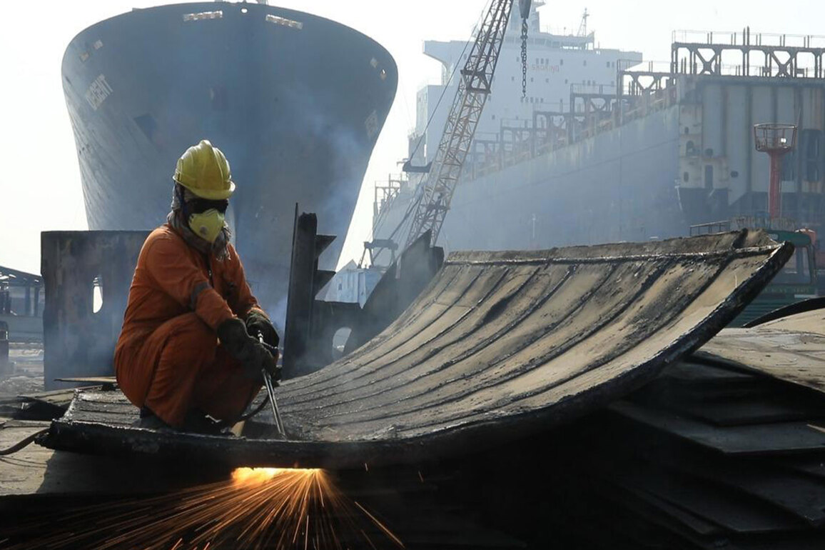 Alang Ship Recycling Yard emerges as Gujarat's Global Green Maritime hub ahead of Vibrant Gujarat Conference