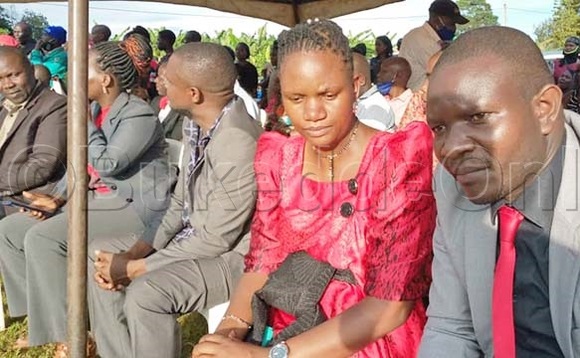 Kayemba Solo (ku ddyo) n'omubaka Veronica Nannyondo nga batongoza kampeyini zaabwe. Kayemba Solo (ku ddyo) n'omubaka Veronica Nannyondo nga batongoza kampeyini zaabwe.