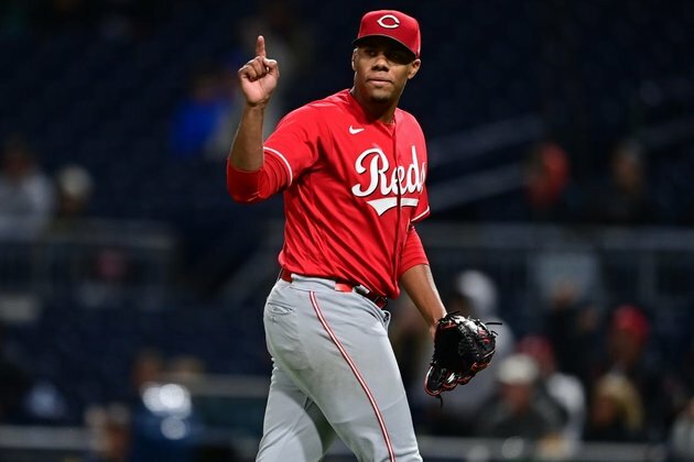 Reds look to avoid 100-loss season as Cubs come to town