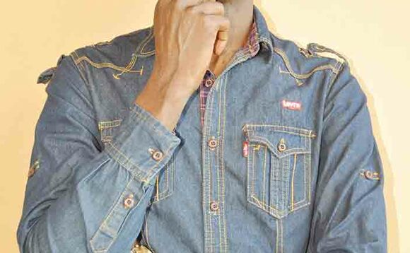 Umar Mwanje eyayimbye 'Sweet Mula'' Umar Mwanje eyayimbye 'Sweet Mula''