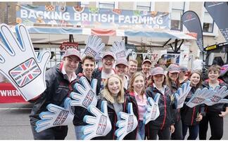 Farmers take to the streets for Lady Mayor's Show