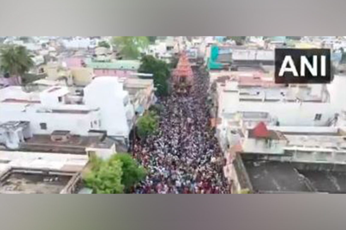 Tamil Nadu: Huge devotee turnout at Chithirai Car festival in Srirangam