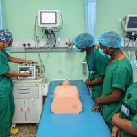 (Hello Africa) Chinese doctor empowers Tanzanian nurses with advanced medical skills and beyond