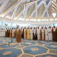 Hazza bin Zayedperforms Eid Al-Fitr prayer, receives well-wishers