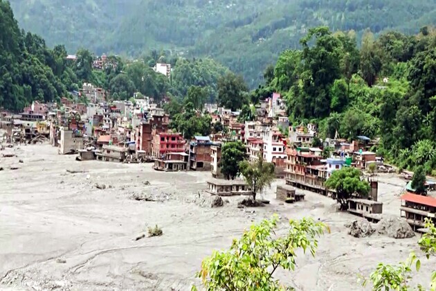 Death toll from Nepal flash floods rises to 1,127: Police