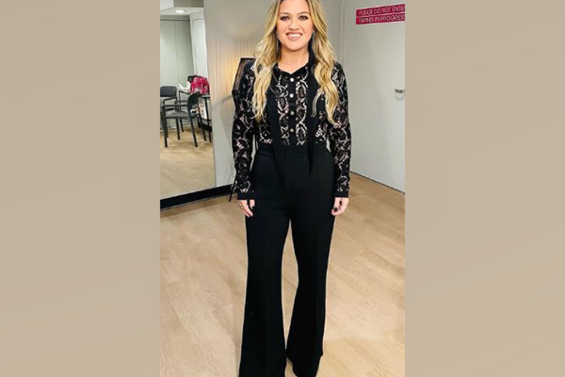 Singer Kelly Clarkson postpones opening night of Las Vegas residency show due to vocal issues