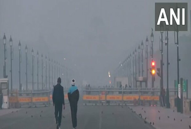 Delhi's air quality remains 'poor' at 231; thin layer of smog limits visibility