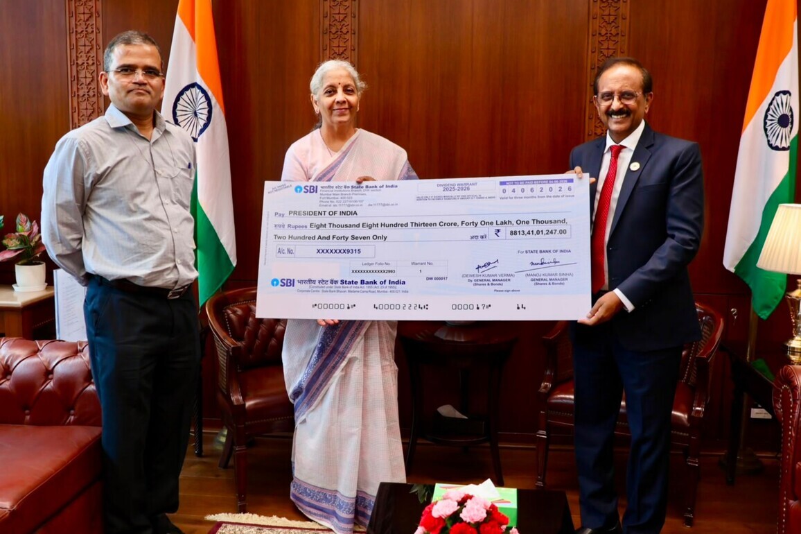SBI hands over Rs 8,813 cr dividend cheque to govt for FY26
